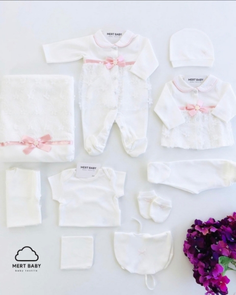 Picture of Newborn set with lace bow 10 pieces