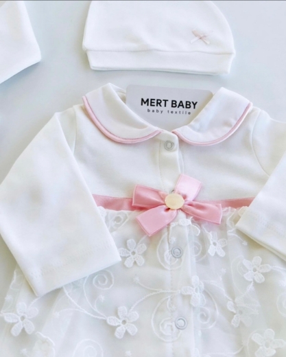 Picture of Newborn set with lace bow 10 pieces